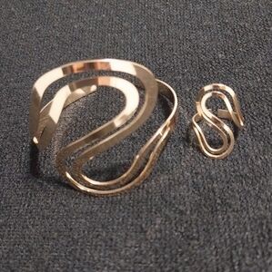 Gold Organic Flow Bracelet with Sculptural Design